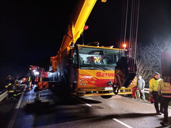 img20221227222332 Wypadek cysterny przewożącej 26 000 litrów oleju napędowego