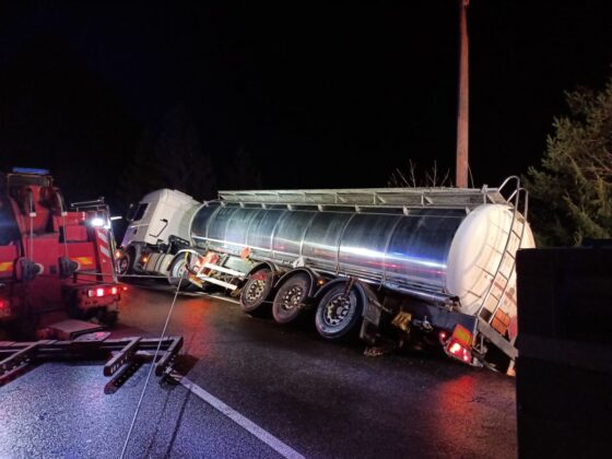 img20221227230039 Wypadek cysterny przewożącej 26 000 litrów oleju napędowego