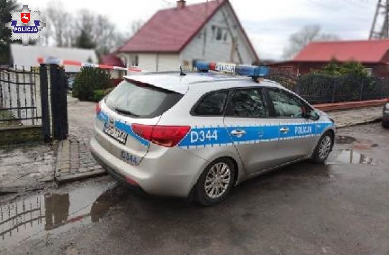 68 215025 Z ostatniej chwili: 52-latek wyskoczył z krzaków i ruszył z nożem na policjantów