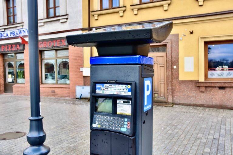 Mamy 10 nowych parkometrów w mieście. Do zasilania wykorzystują energię słoneczną