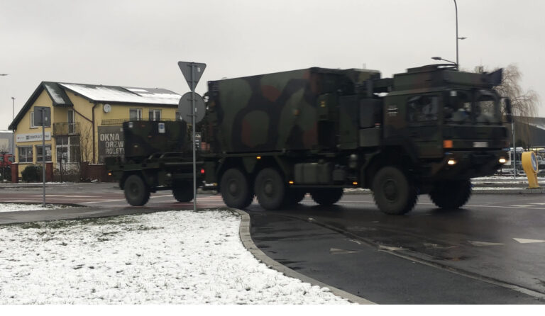 Bateriie systemu Patriot wyruszyły z Niemiec do Polski. Trafią w okolice Zamościa (FILM)