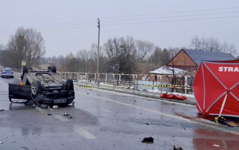 Z ostatniej chwili. Wypadek śmiertelny. Droga jest całkowicie zablokowana