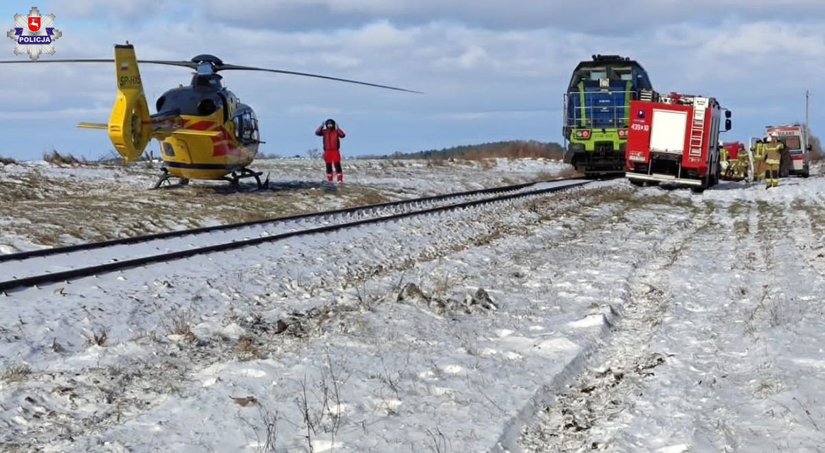 68 216204 Kierujący Subaru wjechał bezpośrednio pod nadjeżdżającą lokomotywę