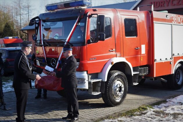 dsc08183 1 Przekazali Mercedesa Atego