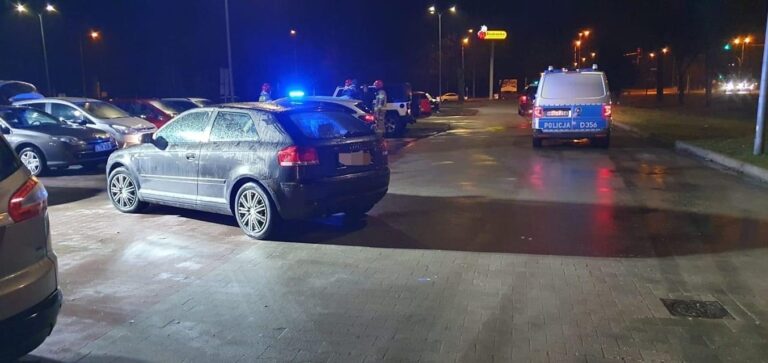 27-letnia kierująca Audi podczas cofania potrąciła 10-latka. Chłopiec dostał się pod koła pojazdu