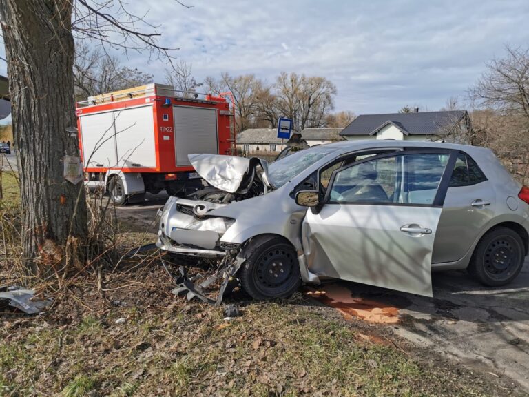 Wypadek śmiertelny. Nie żyje kierowca Toyoty