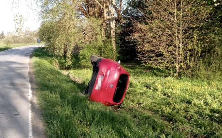 Pijany zadzwonił na 112, że wjechał do rowu. Na wskazane miejsce przyjechali policjanci