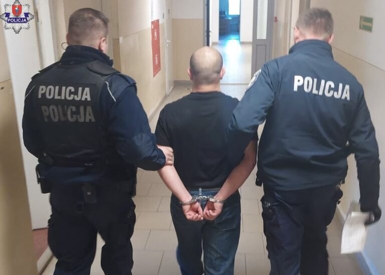 Kopali i szarpali policjantów. Teraz posiedzą