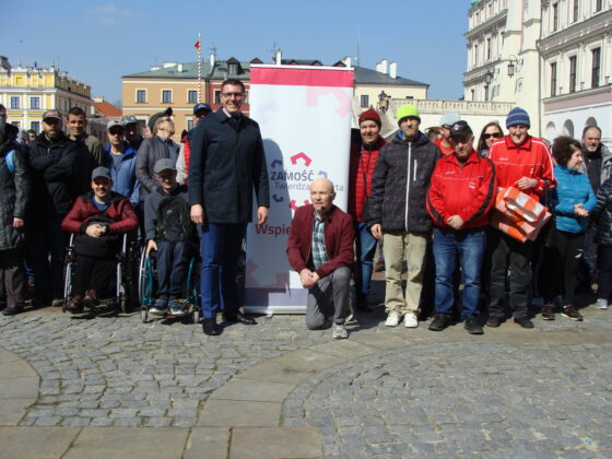 4dsc08722 Wręczyli puchary najlepszym zespołom w XXI Zawodach Modeli Latających Balonów na Ogrzane Powietrze (zdjęcia)