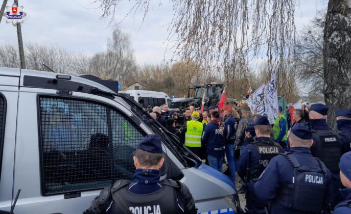 68 219135 Hrubieszów: Policja zabezpiecza protest rolników
