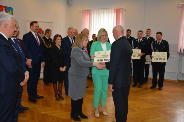 dsc 0054 Dofinansowali jednostki OSP do zakupu samochodów ratowniczo-gaśniczych (zdjęcia)