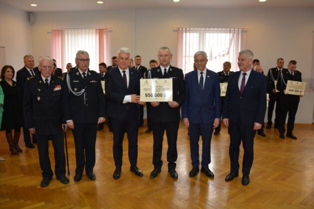 dsc 0080 Dofinansowali jednostki OSP do zakupu samochodów ratowniczo-gaśniczych (zdjęcia)