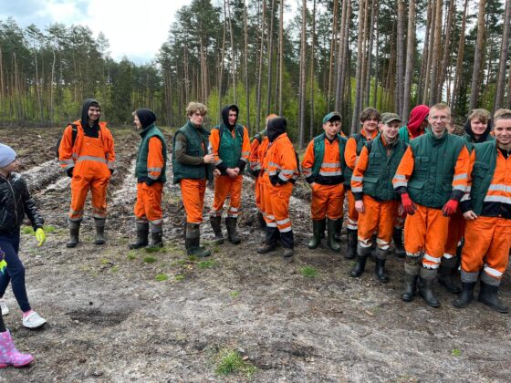 img 20230427 wa0004 Posadzili Las Pamięci Jana Pawła II w Biłgoraju