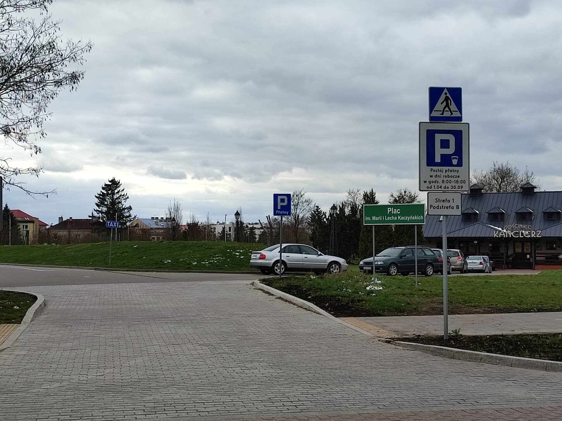 parking przy ul partyzantow cz1 Zapłacimy za parking przy parku miejskim oraz przy ulicy Partyzantów