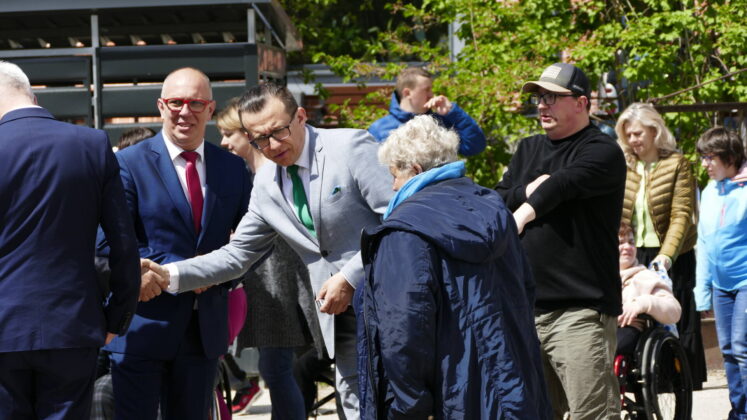 1100676 "Kolorem w szarość" happening z okazji Dnia Protestu Przeciwko Dyskryminacji Osób Niepełnosprawnych (zdjęcia)