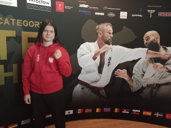 4 1 Martyna Nowosad zawodniczka Zamojskiego Klubu Karate Kyokushin, uczennica I LO w Zamościu zdobyła złoty medal Mistrzostw Europy.