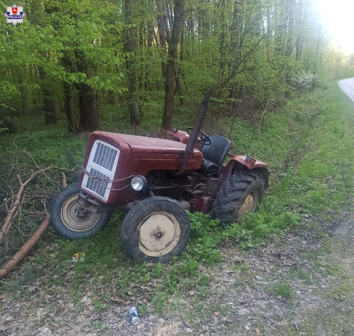 68 220080 Zadzwonił, że przejechał go własny traktor. Miał 3 promile