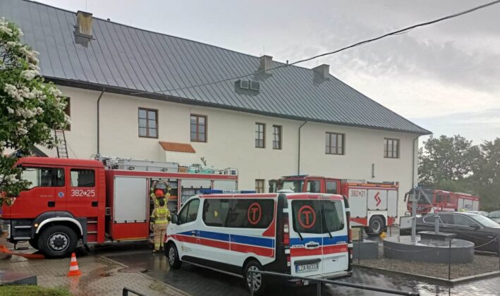 cwiczenia w szpitalu w szczebrzeszynie Ewakuacja pacjentów oraz gaszenie pożaru w szpitalu w Szczebrzeszynie (zdjęcia)