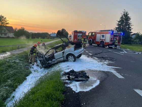 pozar samochodu w m sitaniec 2 Sitaniec: dachowanie i pożar Opla