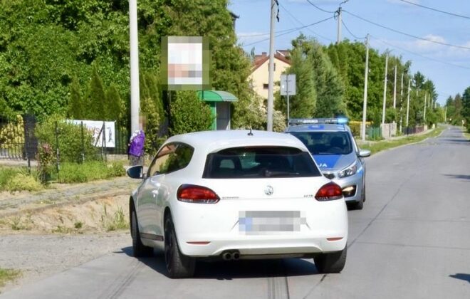 361 221970 Policja Zamość: 56-latka weszła na jezdnię wprost pod nadjeżdżającego Volkswagena