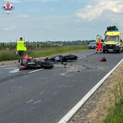 68 222276 Dwoje motocyklistów poniosło śmierć na miejscu po zderzeniu z pojazdem ciężarowym.