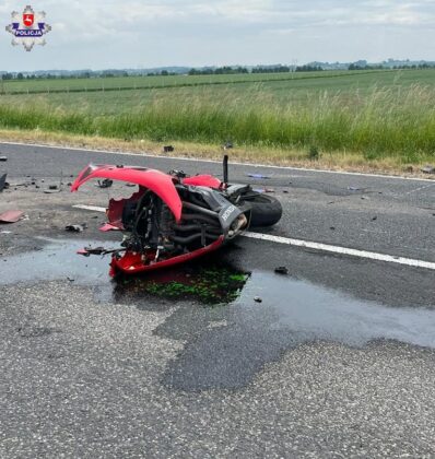 68 222279 Dwoje motocyklistów poniosło śmierć na miejscu po zderzeniu z pojazdem ciężarowym.