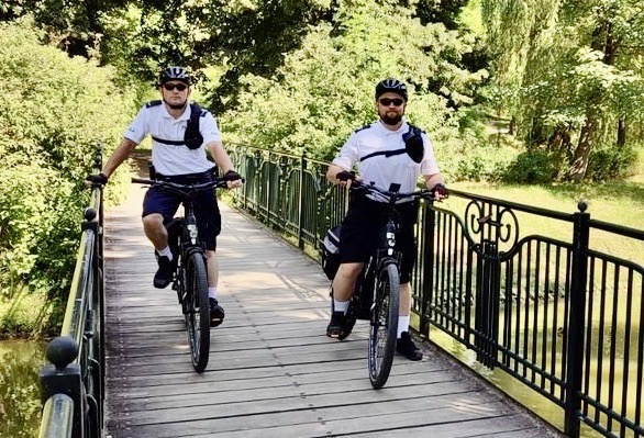 361 224847 Policjanci na rowerach patrolują miasto (zdjęcia)