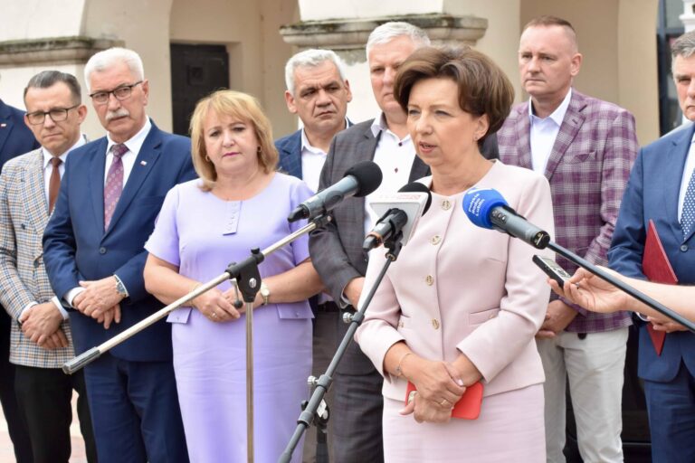 “Dzięki programom rządowym na Zamojszczyźnie żyje się dużo lepiej” konferencja Marleny Maląg [FILM I ZDJĘCIA]