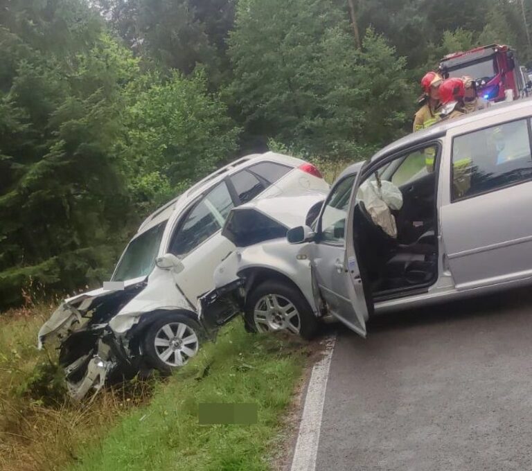 Groźny wypadek Volkswagena i Opla