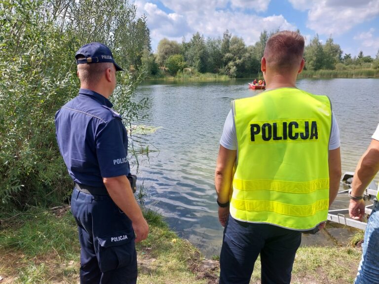 W pewnej chwili 29-latek zniknął pod lustrem wody i już nie wypłynął.