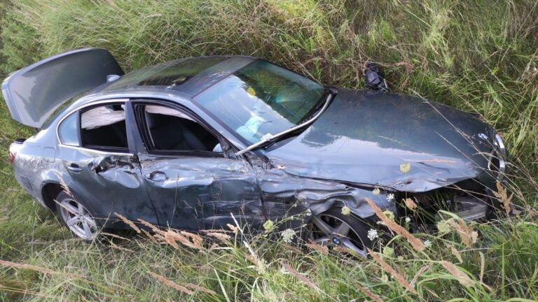 Zderzenie Mercedesa z BMW. Winnych brak. (Zdjęcia)