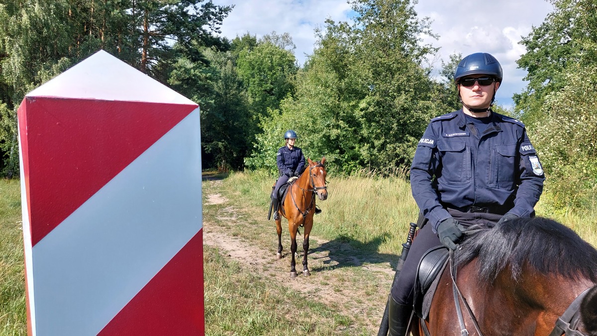 68 225814 g Patrole konne strzegą granicy z Białorusią