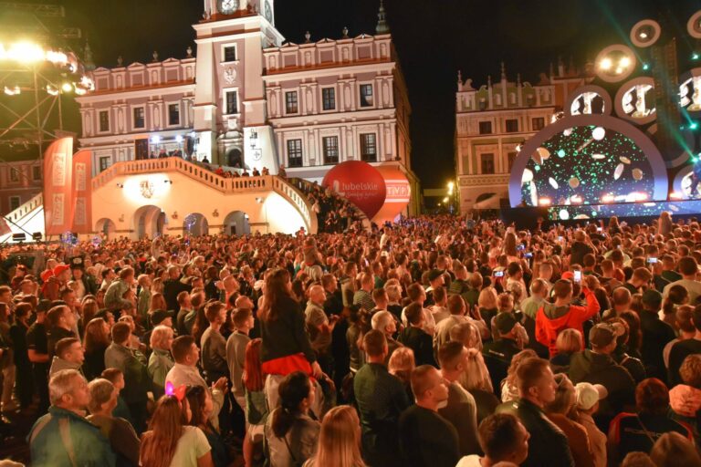 Wielki koncert “Roztańczona Polska”. Znamy pierwszych wykonawców! Podaj dalej, zaproś do Zamościa!