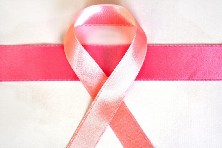 Rak nie wybiera – trwa rejestracja na USG piersi