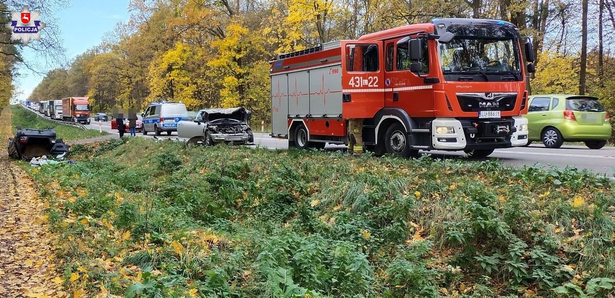 68 230678 Wypadek z udziałem 6 aut i potrącenie 73-latki na pasach w Łabuńkach Pierwszych (zdjęcia)