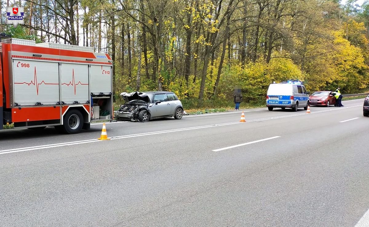 68 230679 Wypadek z udziałem 6 aut i potrącenie 73-latki na pasach w Łabuńkach Pierwszych (zdjęcia)